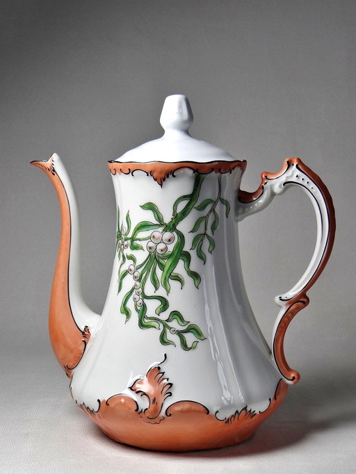 Grote handbeschilderde theepot/koffiepot in Limoges met maretak in de zeldzame art nouveau stijl