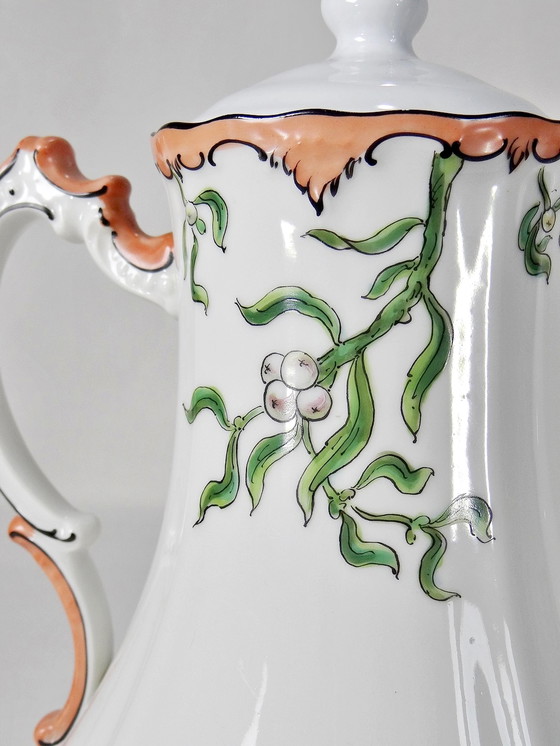 Image 1 of Grote handbeschilderde theepot/koffiepot in Limoges met maretak in de zeldzame art nouveau stijl