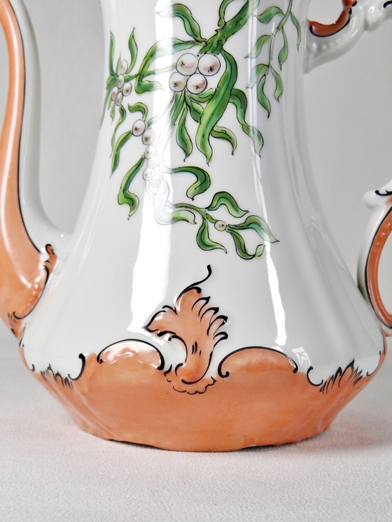 Image 1 of Grote handbeschilderde theepot/koffiepot in Limoges met maretak in de zeldzame art nouveau stijl