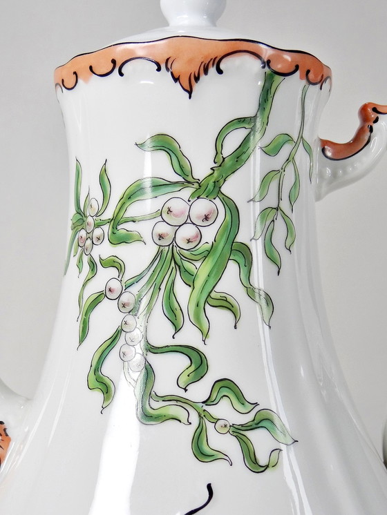 Image 1 of Grote handbeschilderde theepot/koffiepot in Limoges met maretak in de zeldzame art nouveau stijl