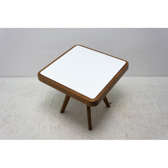 Image 1 of Mid century bijzettafel van Krásna Jizba, jaren 1960