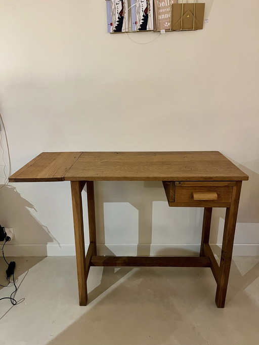 Klein houten bureau