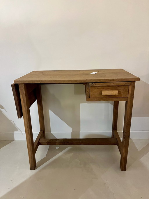 Klein houten bureau