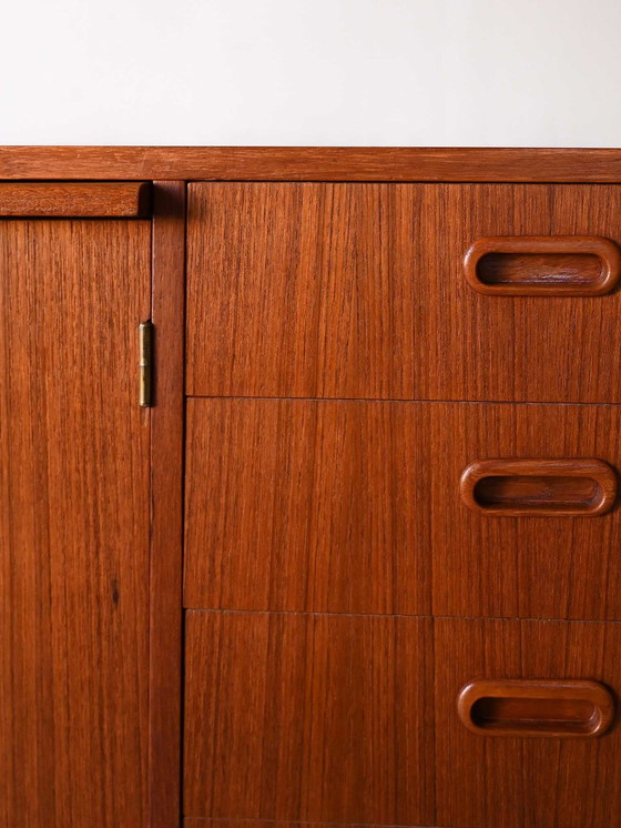 Image 1 of Scandinavisch dressoir met uitschuifblad