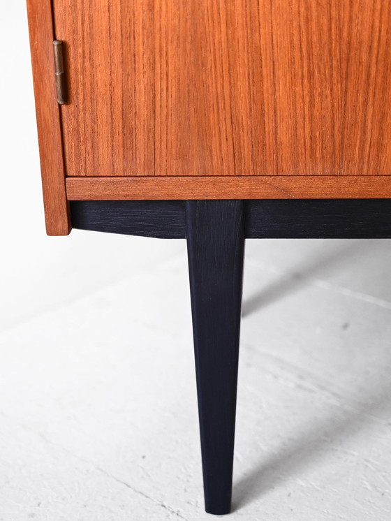 Image 1 of Scandinavisch dressoir met uitschuifblad