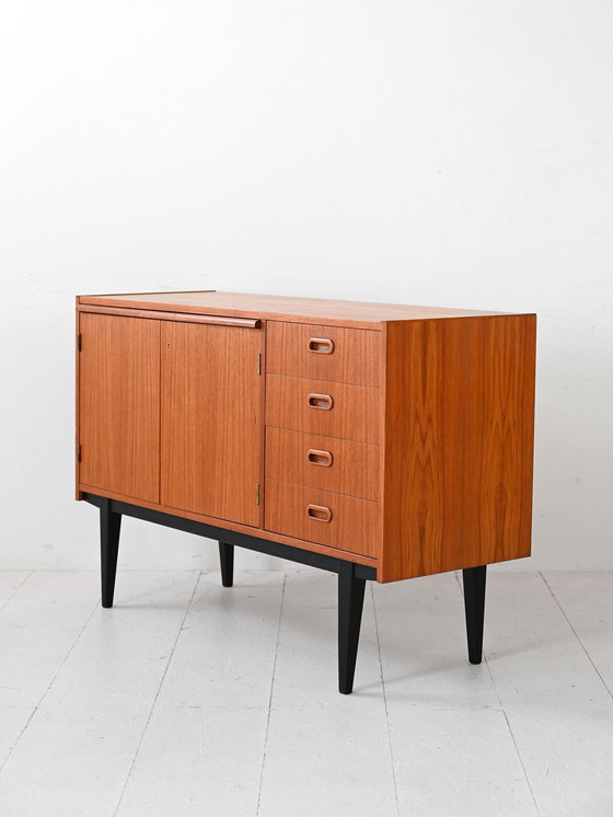 Image 1 of Scandinavisch dressoir met uitschuifblad