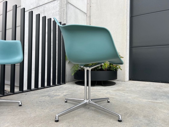 Image 1 of 2X Vitra Eames Dal La Fonda Stoel