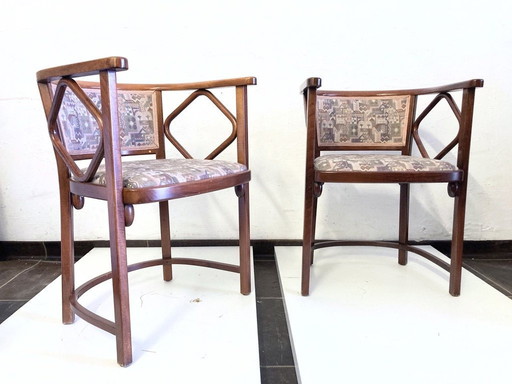 2 fauteuils van Thonet Design Josef Hoffmann voor het cabaret Fledermaus