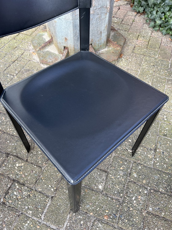 Image 1 of Tuiglederen stoelen uit de jaren 80