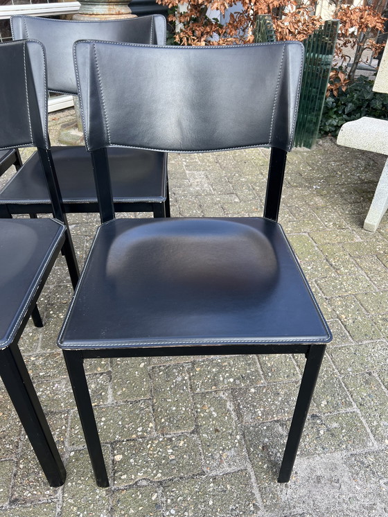 Image 1 of Tuiglederen stoelen uit de jaren 80