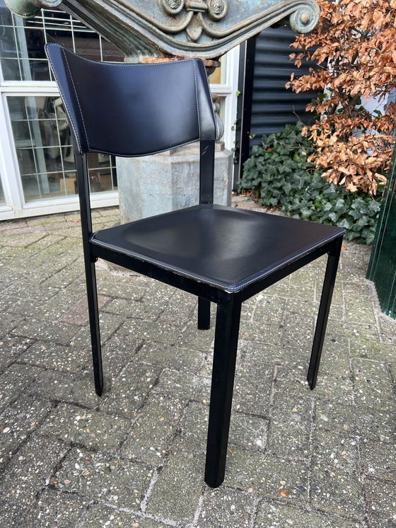 Image 1 of Tuiglederen stoelen uit de jaren 80