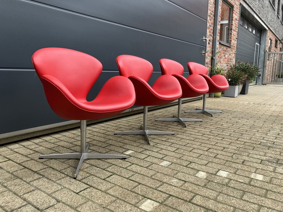 Image 1 of 4X Originele Rood Lederen Fritz Hansen Swan Chairs Topstaat!