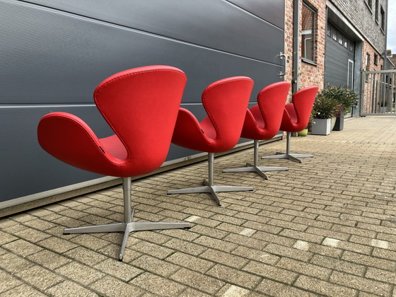 Image 1 of 4X Originele Rood Lederen Fritz Hansen Swan Chairs Topstaat!