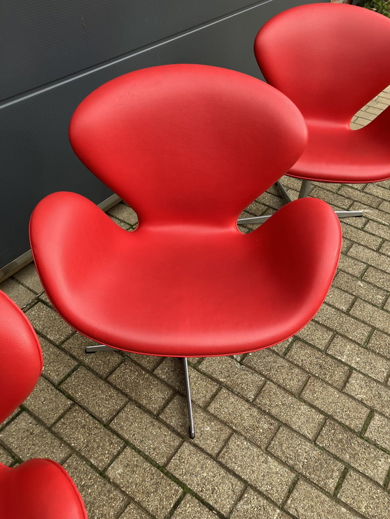 Image 1 of 4X Originele Rood Lederen Fritz Hansen Swan Chairs Topstaat!