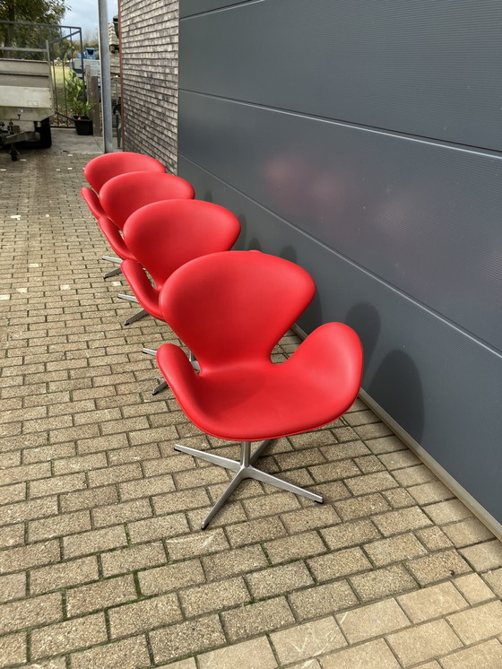 Image 1 of 4X Originele Rood Lederen Fritz Hansen Swan Chairs Topstaat!