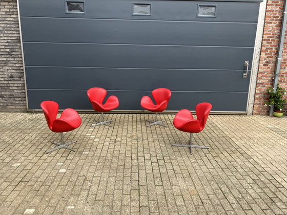 Image 1 of 4X Originele Rood Lederen Fritz Hansen Swan Chairs Topstaat!