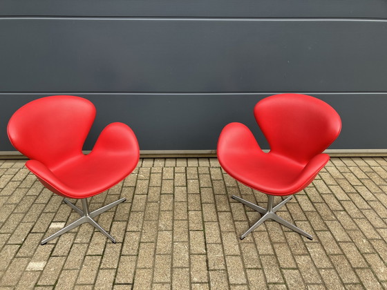 Image 1 of 4X Originele Rood Lederen Fritz Hansen Swan Chairs Topstaat!