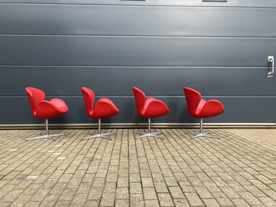 Image 1 of 4X Originele Rood Lederen Fritz Hansen Swan Chairs Topstaat!