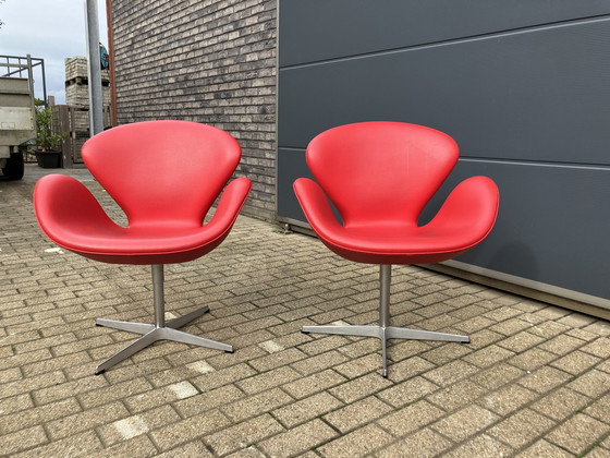 Image 1 of 4X Originele Rood Lederen Fritz Hansen Swan Chairs Topstaat!