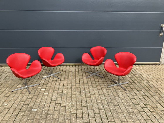 Image 1 of 4X Originele Rood Lederen Fritz Hansen Swan Chairs Topstaat!