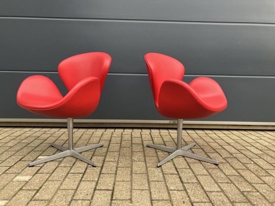 Image 1 of 4X Originele Rood Lederen Fritz Hansen Swan Chairs Topstaat!