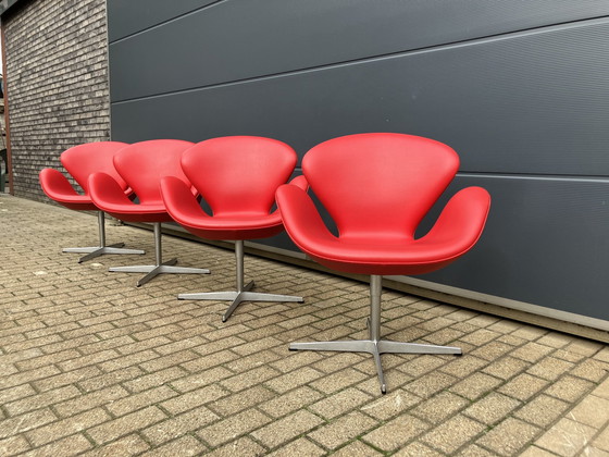 Image 1 of 4X Originele Rood Lederen Fritz Hansen Swan Chairs Topstaat!