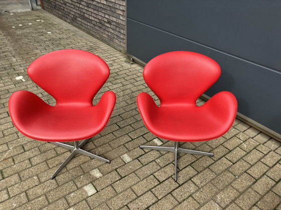 Image 1 of 4X Originele Rood Lederen Fritz Hansen Swan Chairs Topstaat!