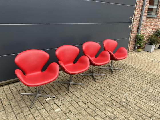 Image 1 of 4X Originele Rood Lederen Fritz Hansen Swan Chairs Topstaat!