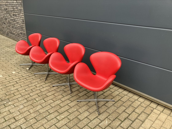 Image 1 of 4X Originele Rood Lederen Fritz Hansen Swan Chairs Topstaat!