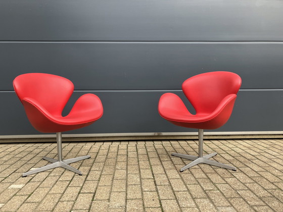 Image 1 of 4X Originele Rood Lederen Fritz Hansen Swan Chairs Topstaat!