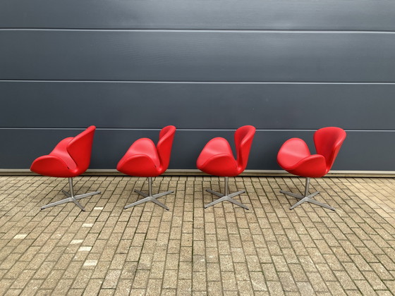 Image 1 of 4X Originele Rood Lederen Fritz Hansen Swan Chairs Topstaat!