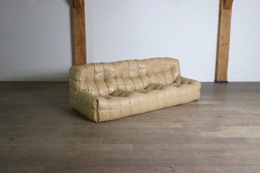 Kashima driezitsbank in crèmekleurig leer van Michel Ducaroy voor Ligne Roset, jaren 1970