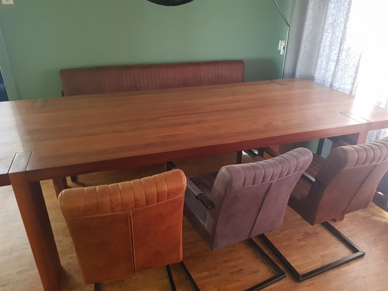 Image 1 of Seuren Gulliver massief noten eettafel + lage tafel