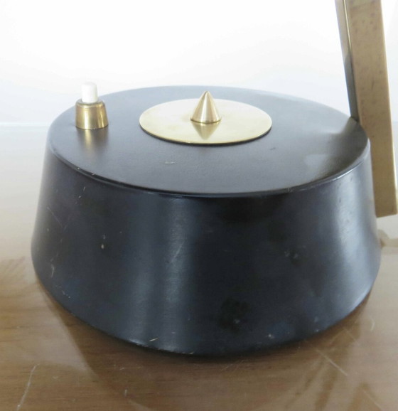 Image 1 of Messing en zwart gelakt metalen "schotel" lamp in Stilux stijl, Mid Century jaren 1950-1960