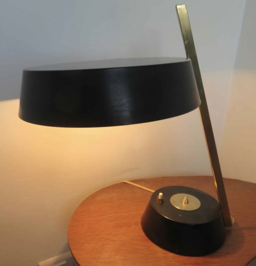 Messing en zwart gelakt metalen "schotel" lamp in Stilux stijl, Mid Century jaren 1950-1960