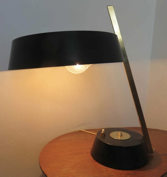 Image 1 of Messing en zwart gelakt metalen "schotel" lamp in Stilux stijl, Mid Century jaren 1950-1960