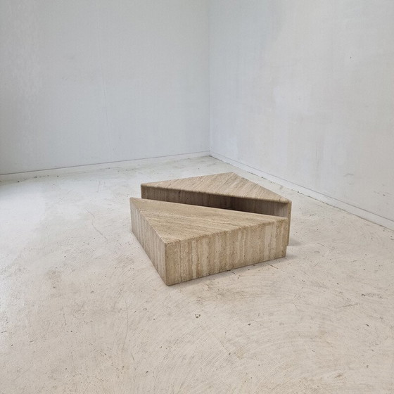 Image 1 of Paar vintage driehoekige travertijnen salontafels van Up et Up, Italië 1980