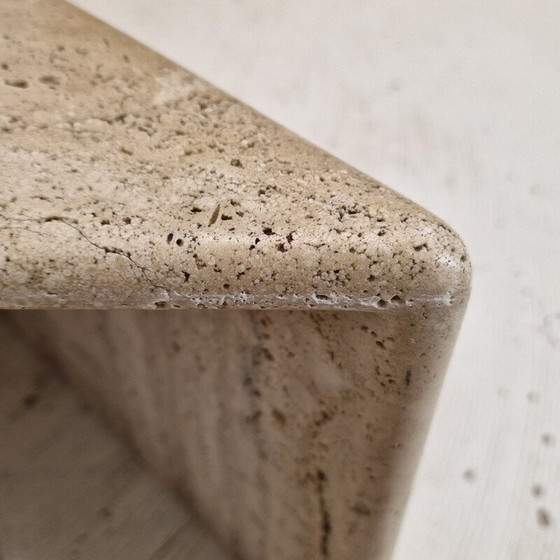 Image 1 of Paar vintage driehoekige travertijnen salontafels van Up et Up, Italië 1980