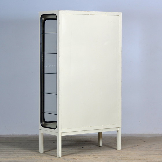 Image 1 of Vintage medisch kabinet van ijzer en glas, 1970