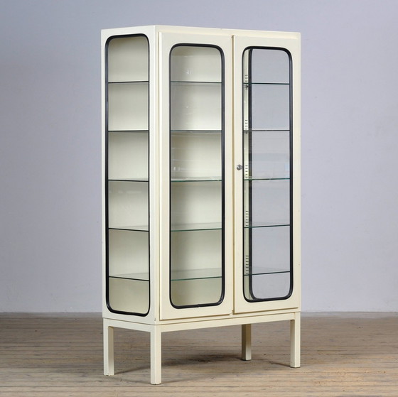 Image 1 of Vintage medisch kabinet van ijzer en glas, 1970