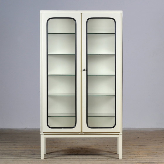 Image 1 of Vintage medisch kabinet van ijzer en glas, 1970