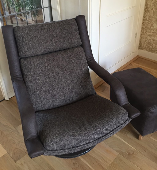 Artifort fauteuil F152 door Geoffrey Harcourt