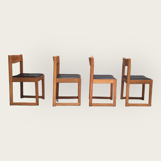 Image 1 of Vier vintage stoelen