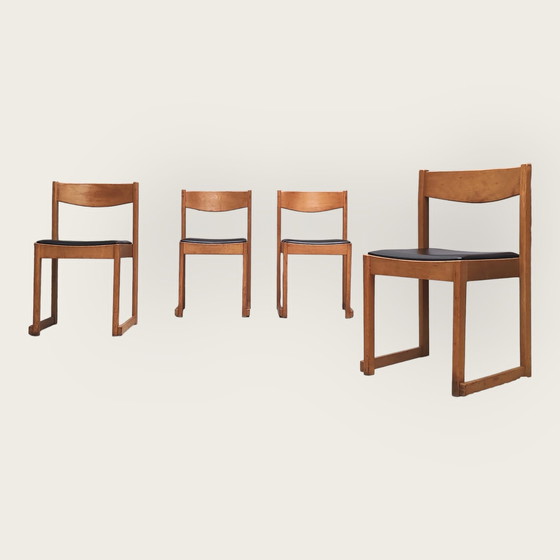 Image 1 of Vier vintage stoelen