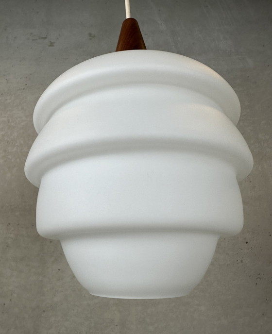 Image 1 of Vintage Hanglamp - Teak En Opaline 