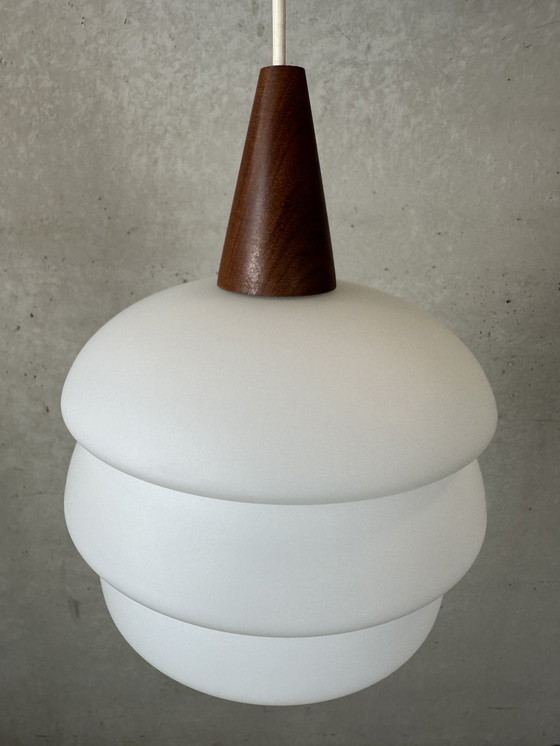 Image 1 of Vintage Hanglamp - Teak En Opaline 