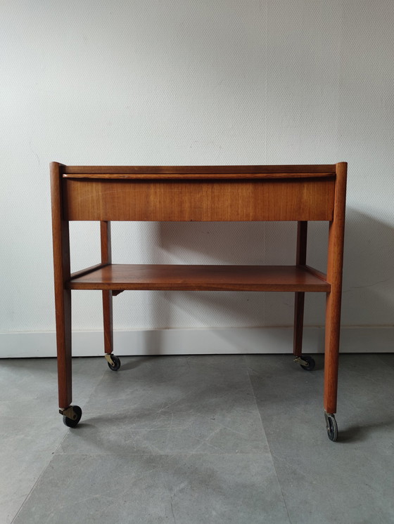 Image 1 of Vintage Deense bijzettafel/trolley in teak