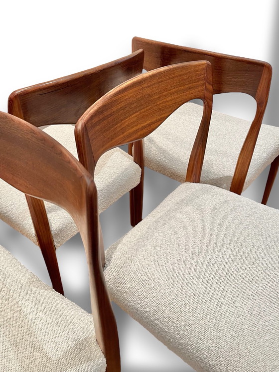 Image 1 of 4x Vintage Deense Eetkamerstoelen teak / bouclé