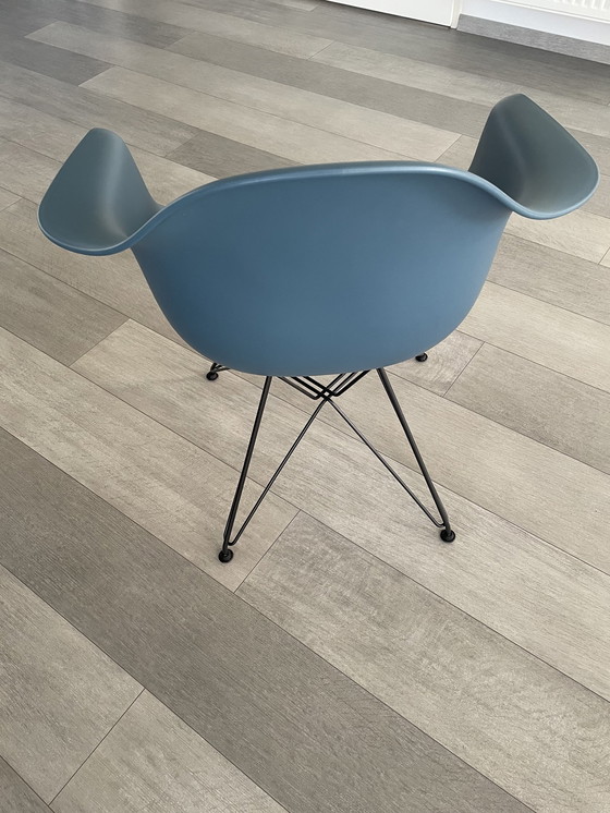 Image 1 of Dar Eames Chair Kuip Zeeblauw