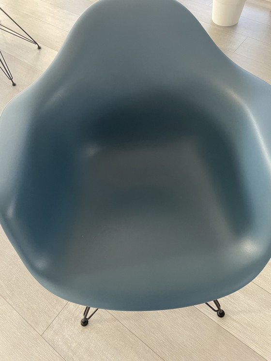 Image 1 of Dar Eames Chair Kuip Zeeblauw